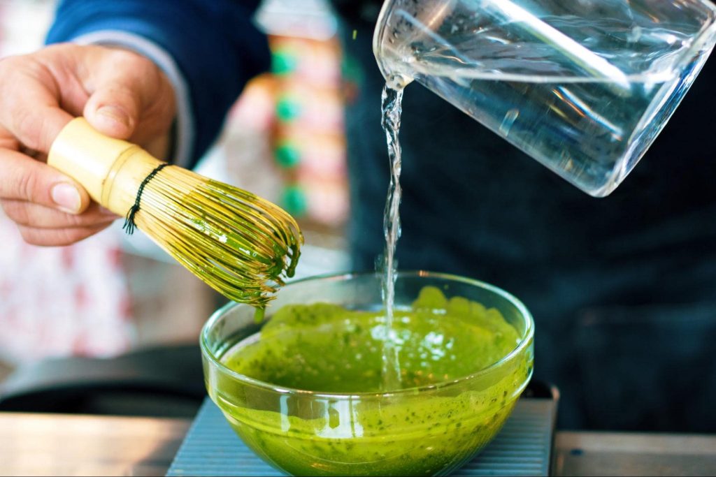 There are two distinct ways of preparing matcha tea. The first, “usucha,” is a weaker and standard way of drinking it. The second, “koicha,” is a thick and strong version prepared especially for tea ceremony.